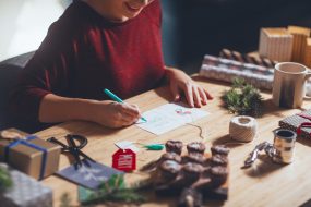 Weihnachtskarte richtig unterschreiben: So geht's